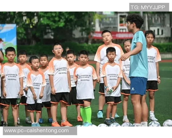 足球教育：培养全面发展的青少年运动员与团队精神的关键之道